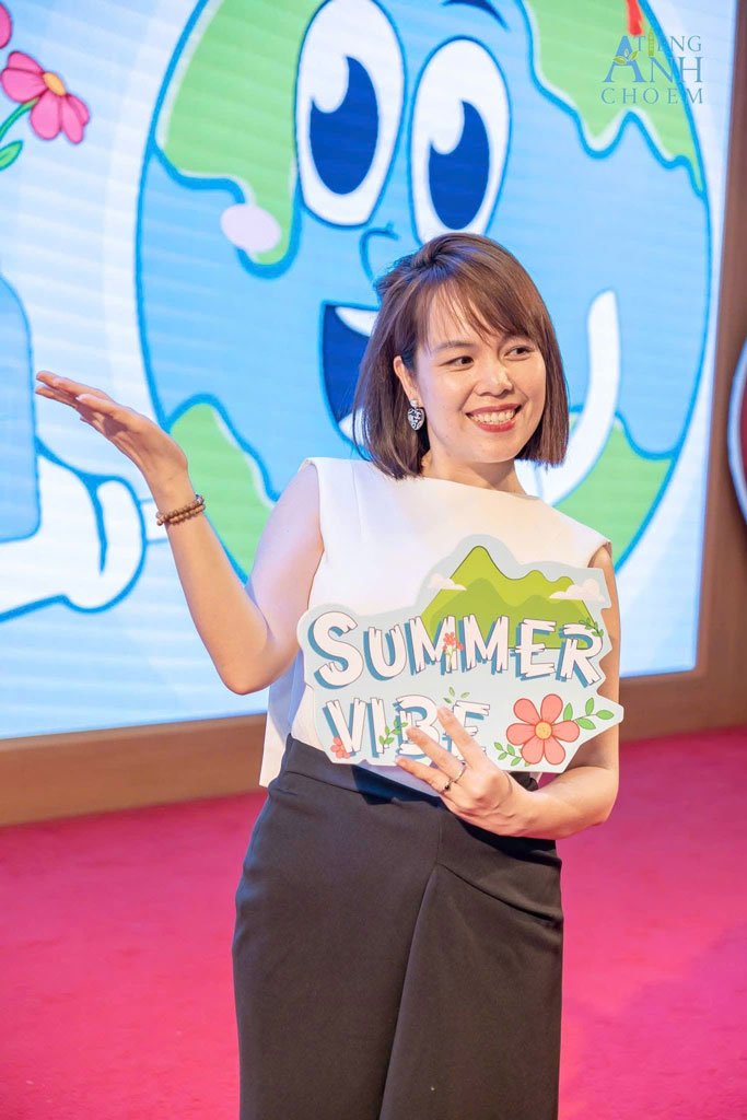 Mrs. Huyền